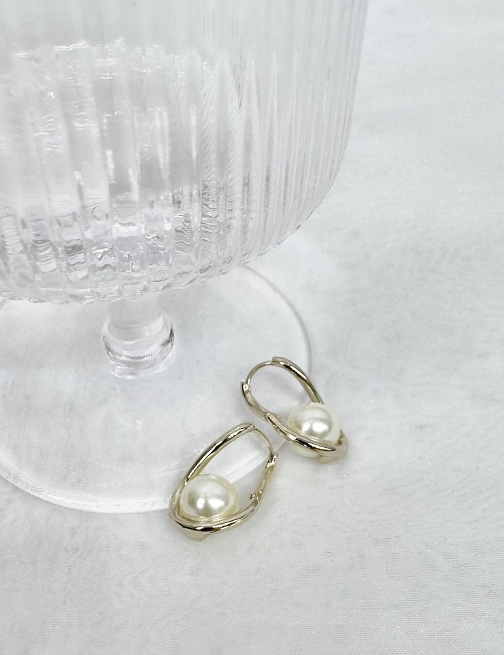 Nuance Oval Pearl Earrings