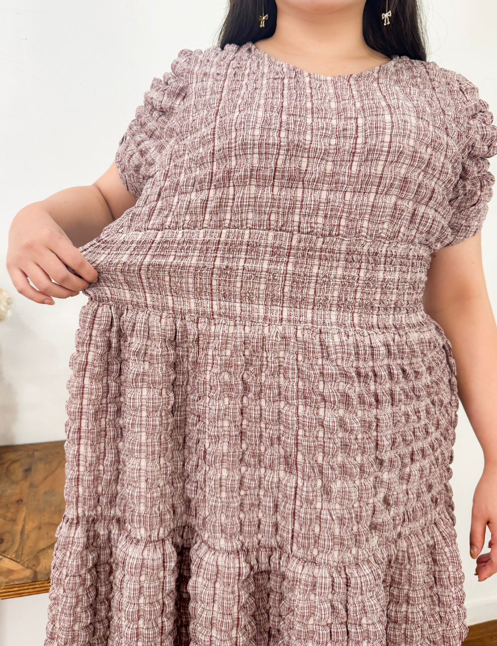 CINEMATIQ カフススリーブヘレナワンピ ブラウン ディティール