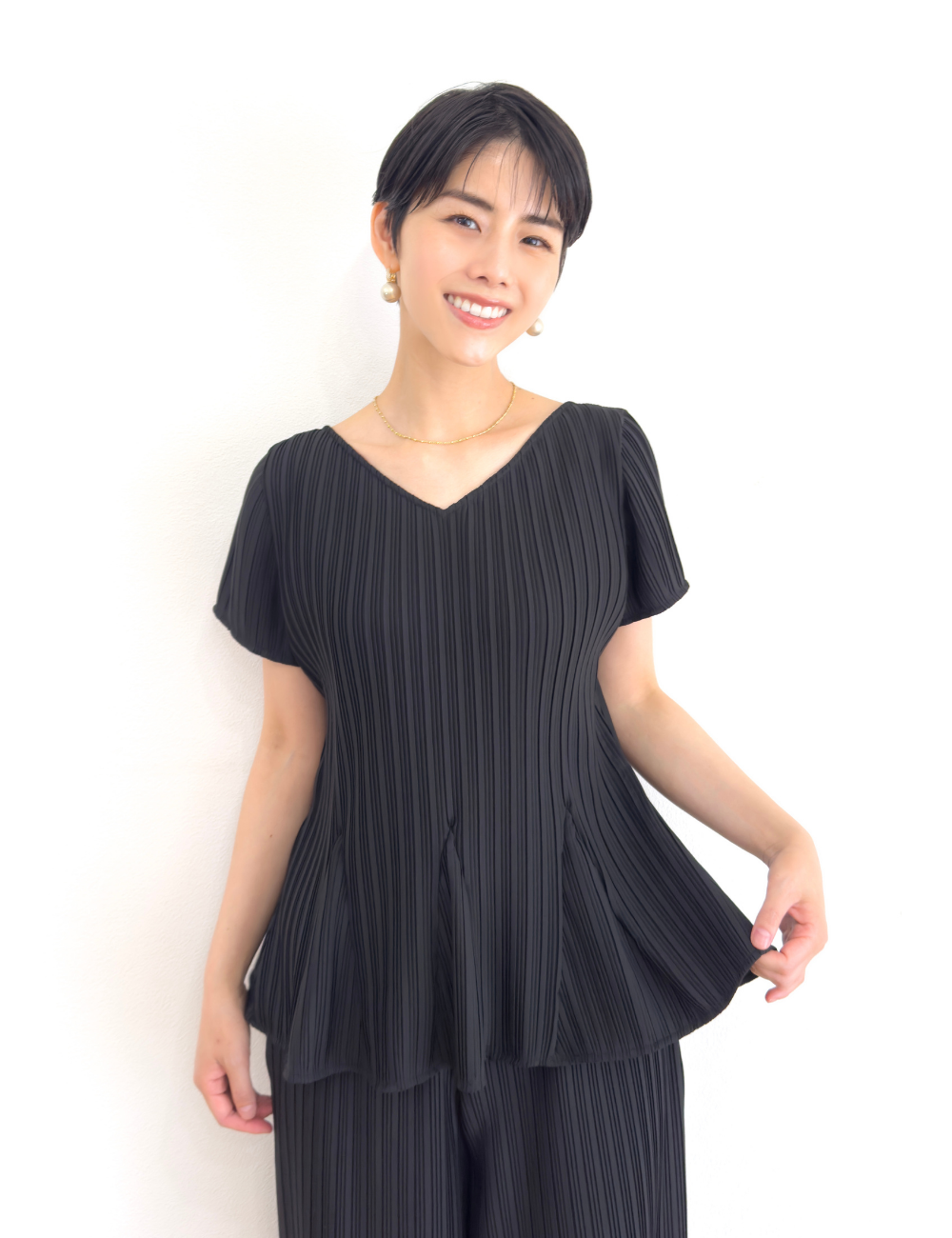 CINEMATIQ 【セットアップ可能】2WAYプリーツペプラムトップス ブラック ディティール