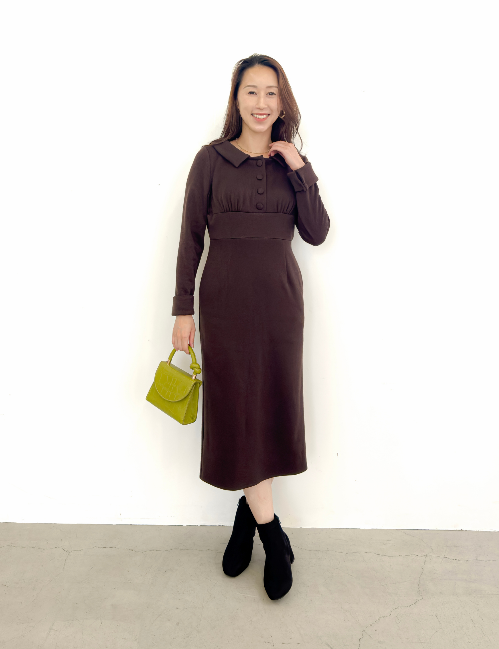 CINEMATIQ カトリーヌワンピ ブラウン 正面 モデル着用