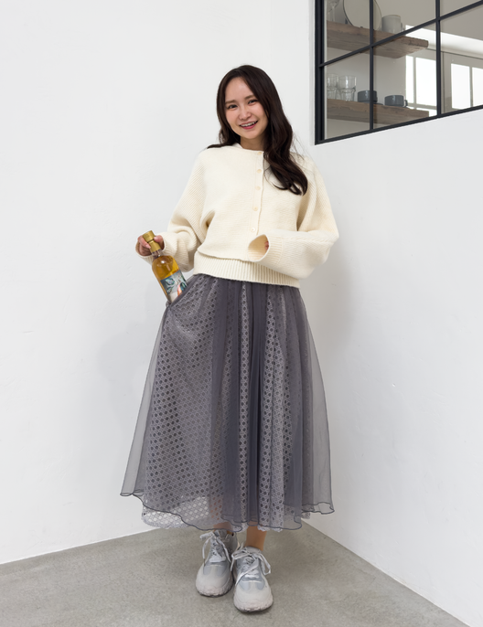 CINEMATIQ チュールレイヤードスカート グレー 正面 モデル着用