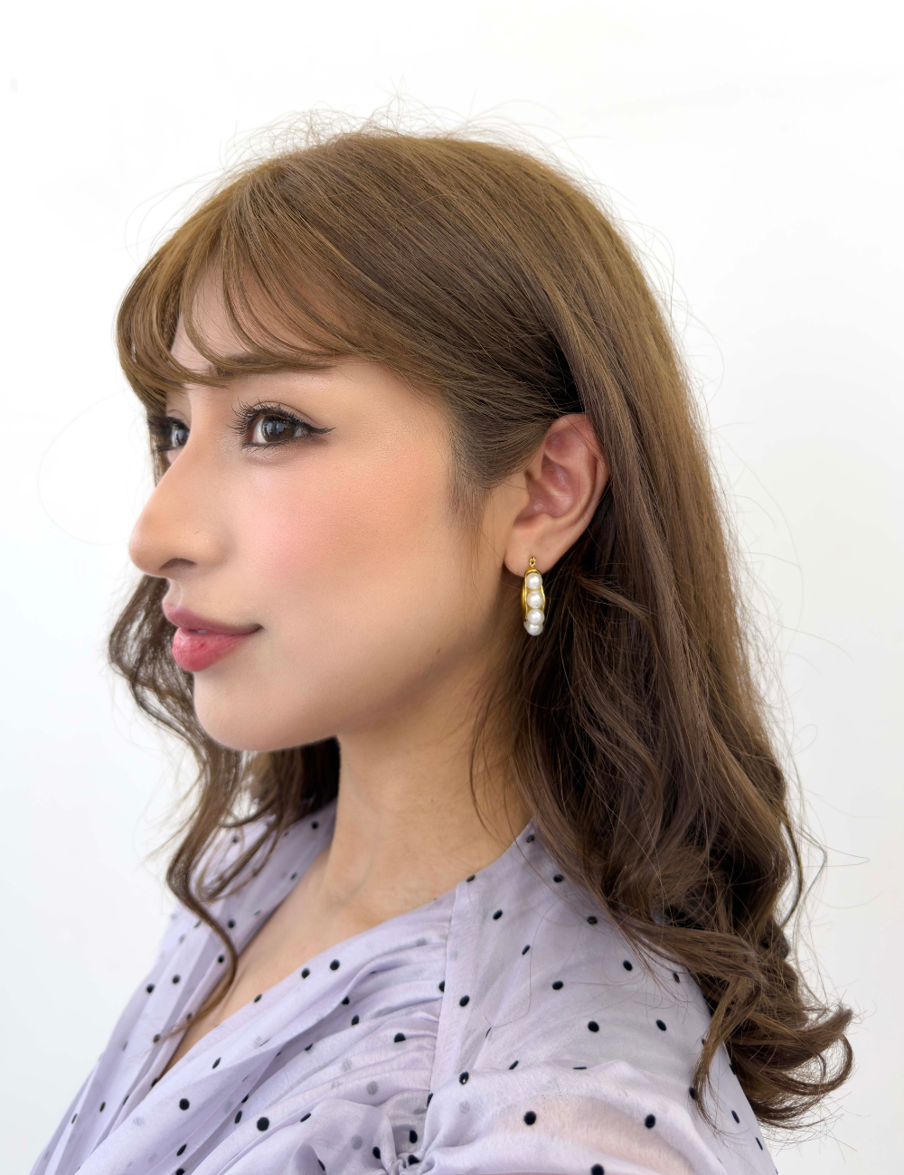 CINEMATIQ パールフープピアス ゴールド モデル着用
