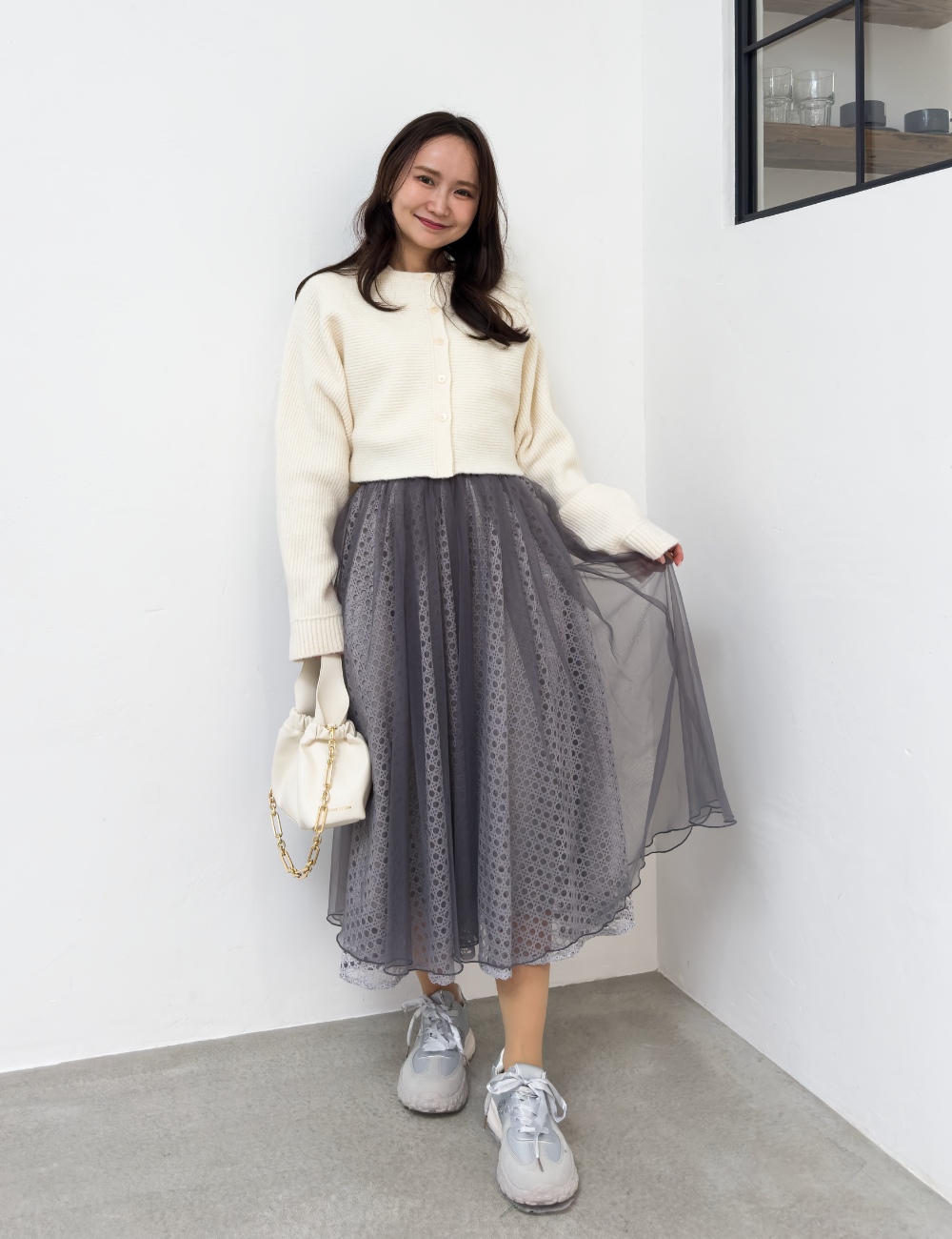 CINEMATIQ チュールレイヤードスカート グレー 正面 モデル着用