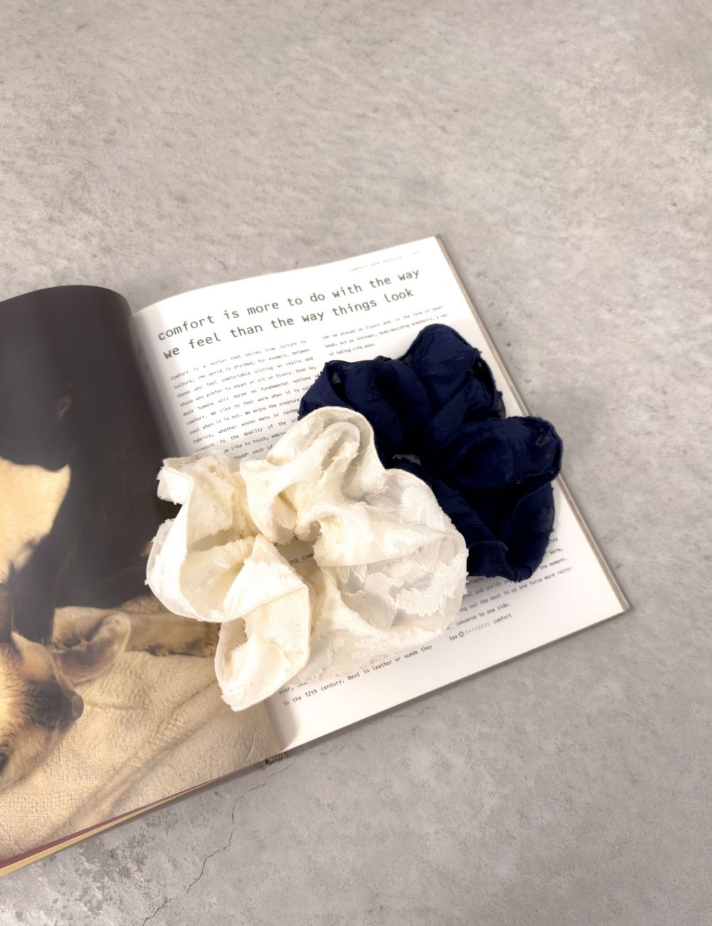 CINEMATIQ カットジャガードシュシュ アイボリー ネイビー