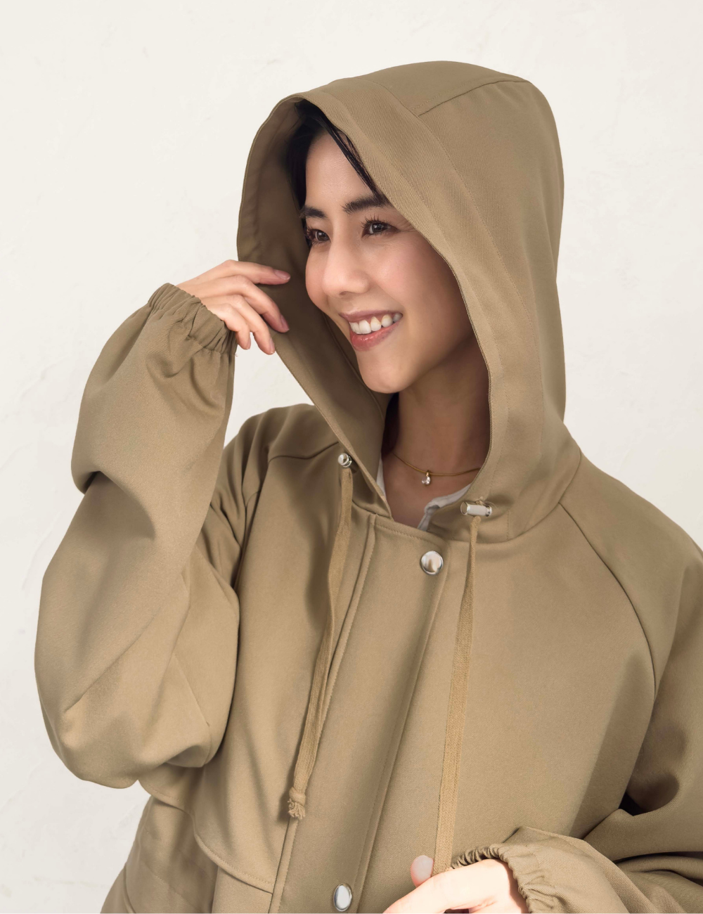 CINEMATIQ 【日本製制電生地】デイリーBAGレインコート サンドベージュ ディティール