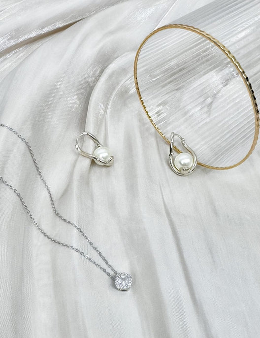 Cushion Halo Necklace