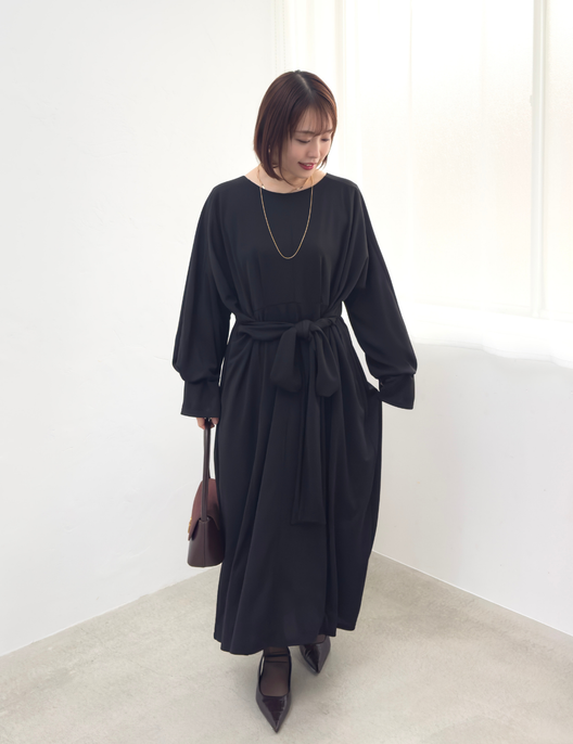 CINEMATIQ ウエストリボンワンピ ブラック 正面 モデル着用