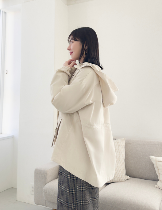 CINEMATIQ 【日本製生地】撥水難燃タウンジャケット アイボリー 横 モデル着用