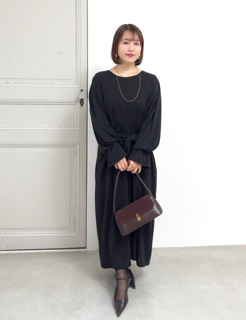 CINEMATIQ ウエストリボンワンピ ブラック 正面 モデル着用