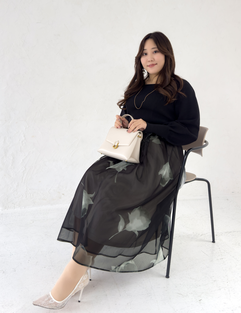 CINEMATIQ オーガンジースカート ブラック 斜め モデル着用