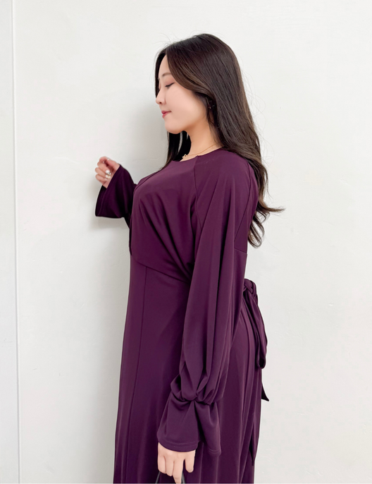 CINEMATIQ ウエストリボンワンピ ボルドー アップ モデル着用