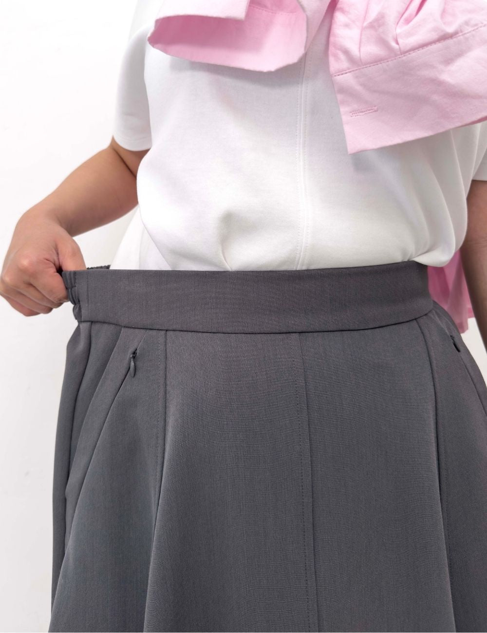 CINEMATIQ ピンタックフレアスカート グレー ディティール