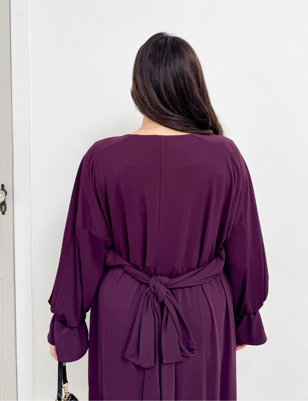 CINEMATIQ ウエストリボンワンピ ボルドー アップ モデル着用