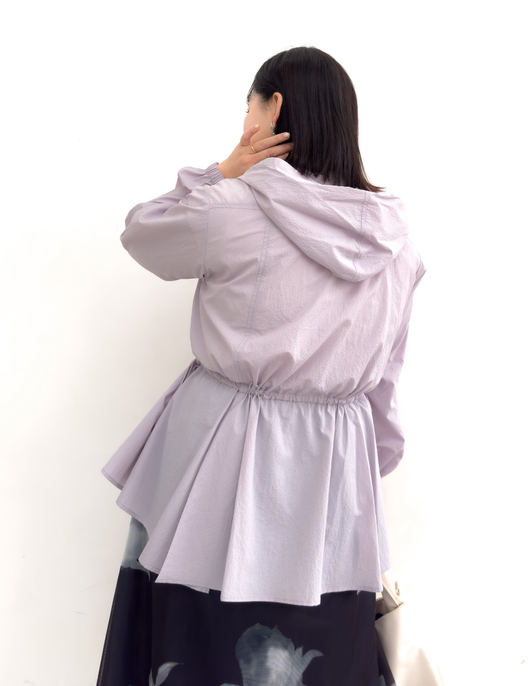 CINEMATIQ 撥水UVカットパーカー ラベンダー 背面 モデル着用