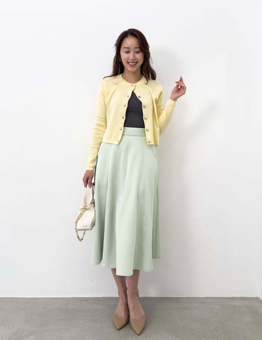 CINEMATIQ ピンタックフレアスカート ライトグリーン 正面 モデル着用