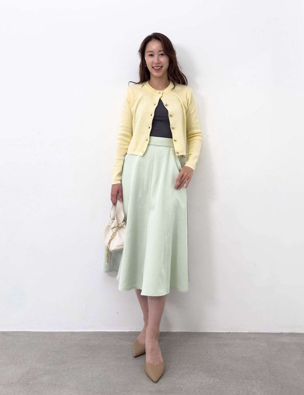 CINEMATIQ ピンタックフレアスカート ライトグリーン 正面 モデル着用