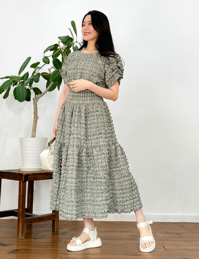 CINEMATIQ カフススリーブヘレナワンピ イエロー 斜め モデル着用