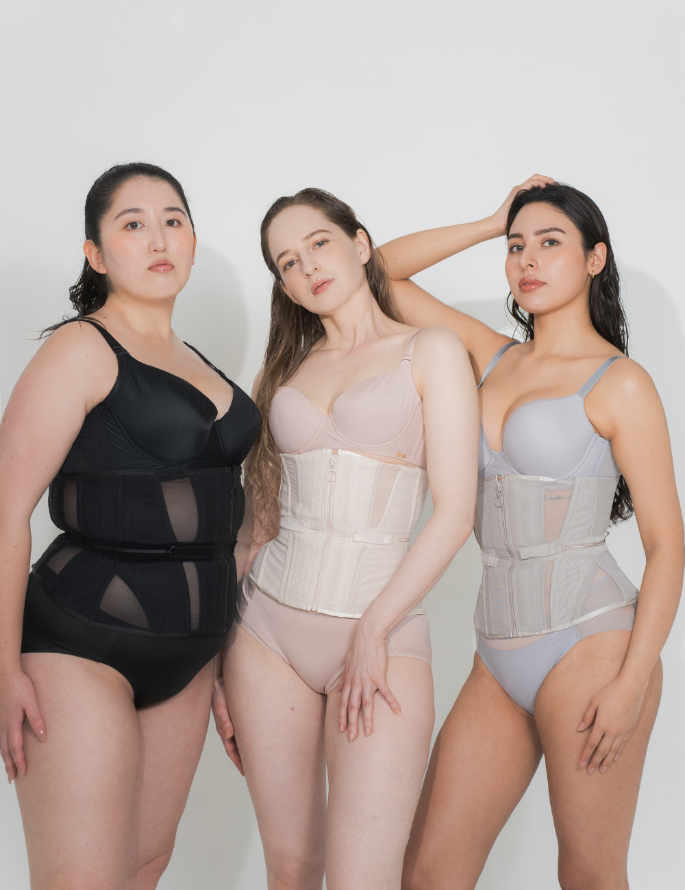 Enchanted Corset 新2026日本製　Venus（ヴィーナス）ベージュ グレージュ ブラック 正面 モデル着用