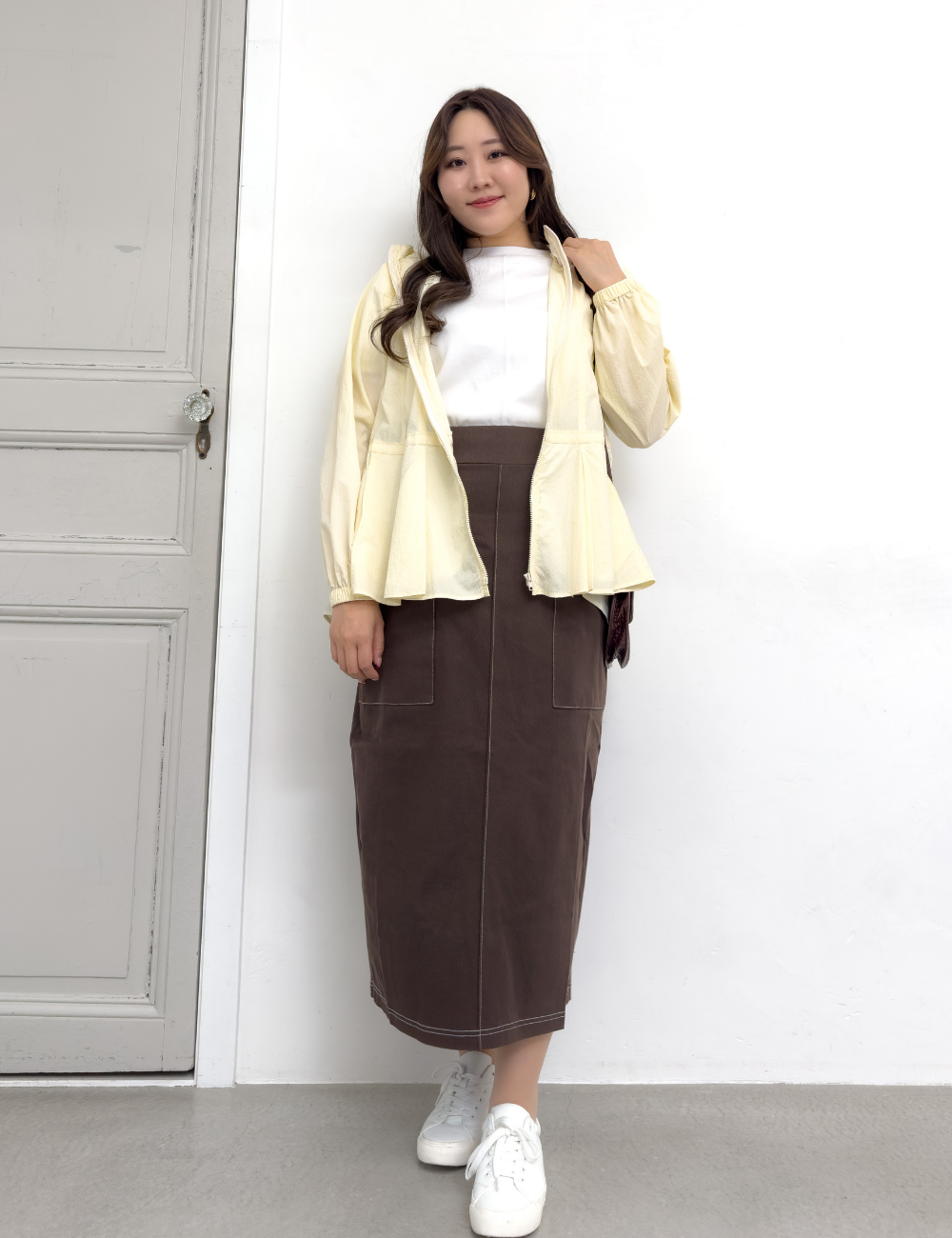 CINEMATIQ 撥水UVカットパーカー アイボリー 正面 モデル着用