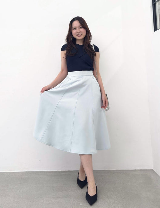 CINEMATIQ ピンタックフレアスカート ライトブルー 正面 モデル着用