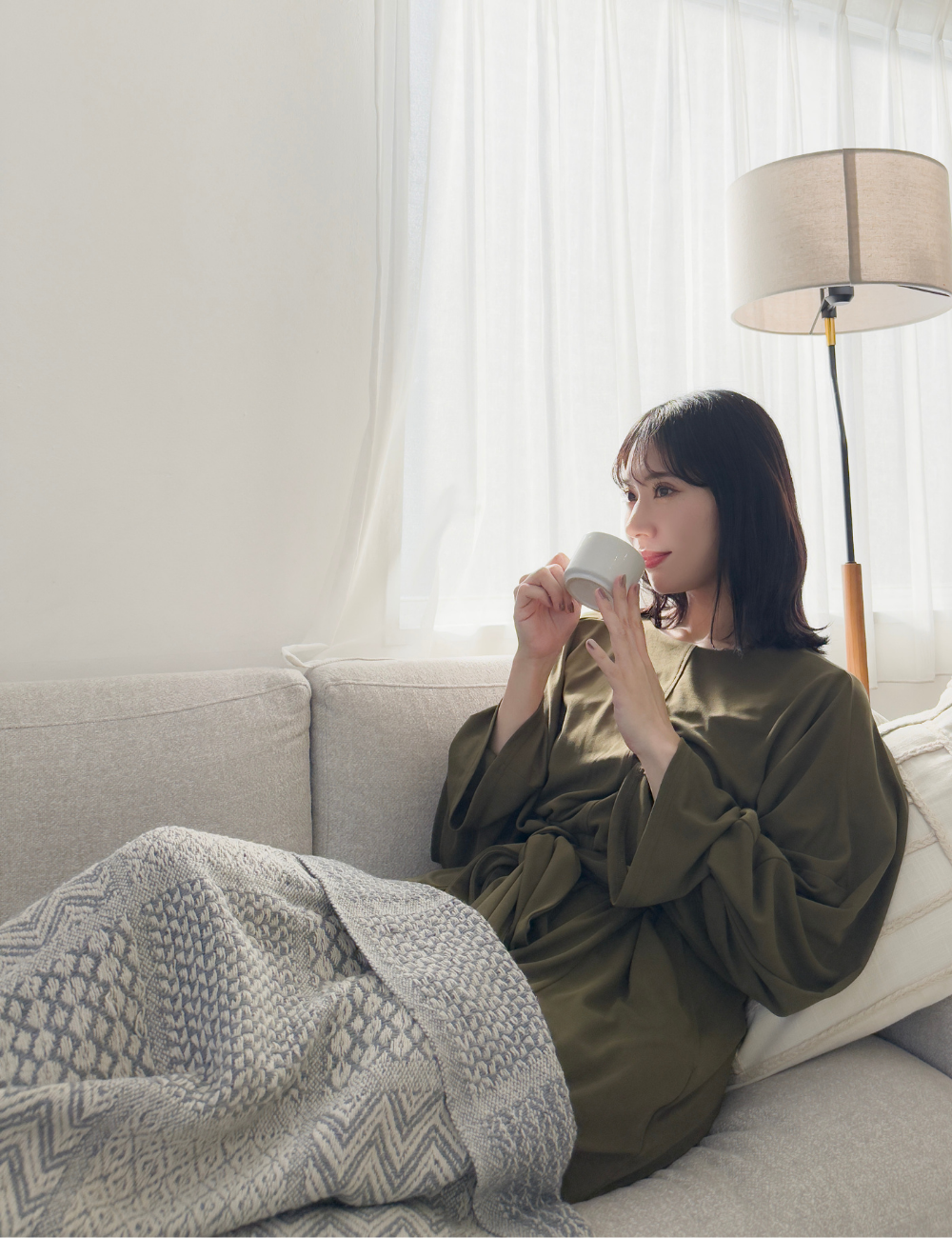 CINEMATIQ ウエストリボンワンピ カーキ アップ モデル着用