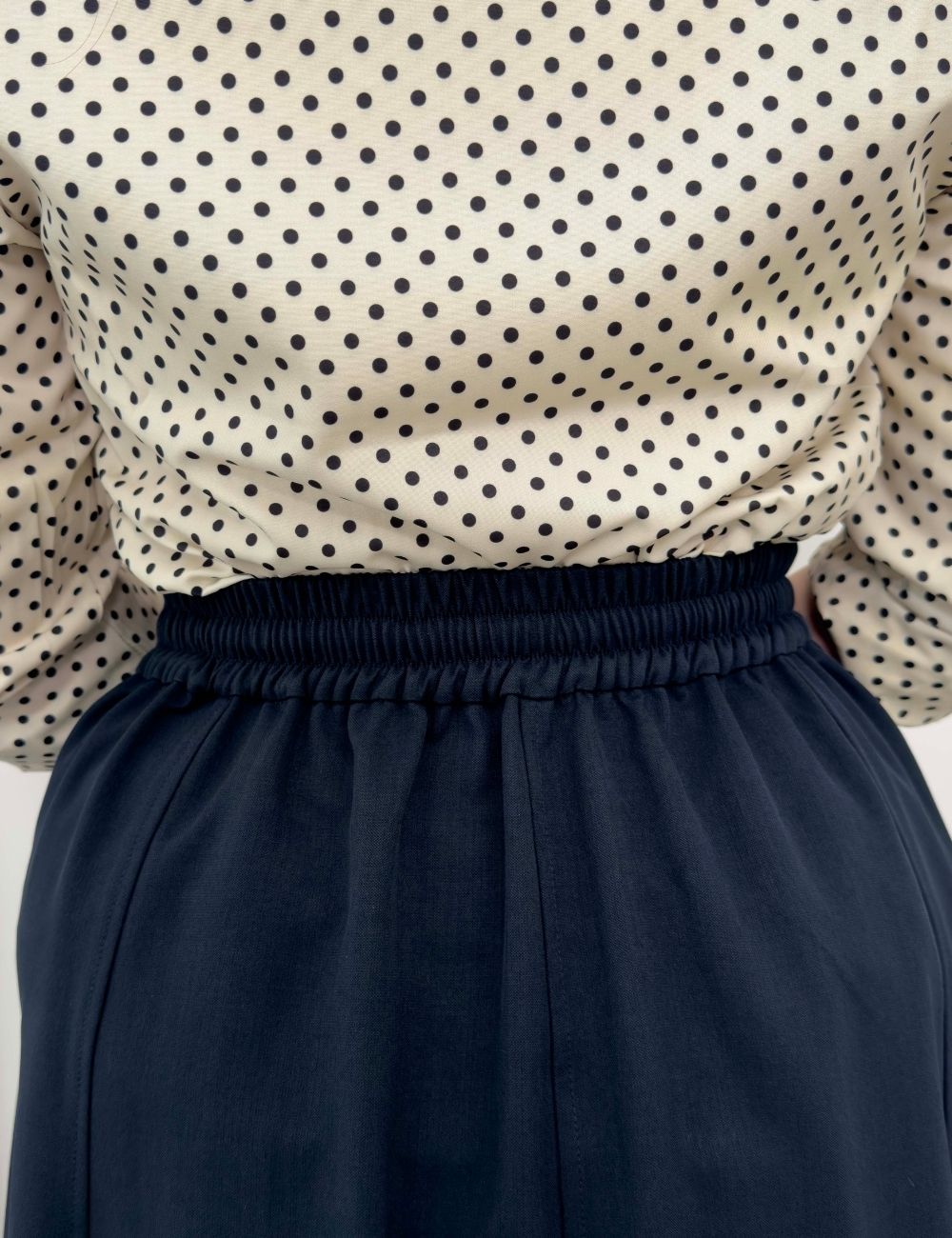 CINEMATIQ ピンタックフレアスカート ネイビー ディティール