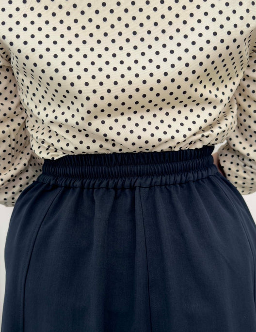 CINEMATIQ ピンタックフレアスカート ネイビー ディティール