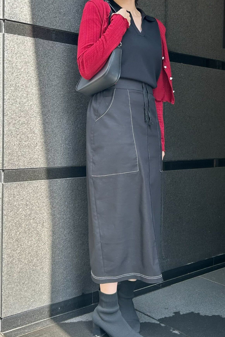 デニムライクなステッチがアクセントになるコーディネート