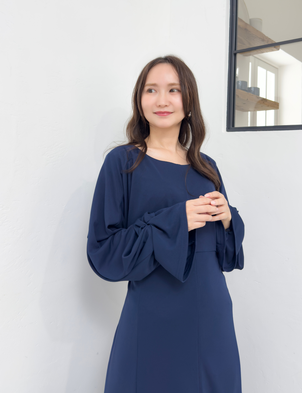 CINEMATIQ ウエストリボンワンピ ネイビー アップ モデル着用