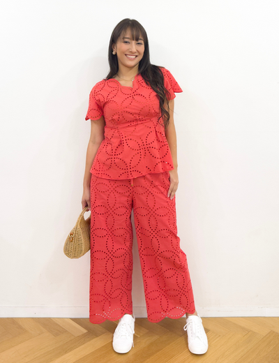 CINEMATIQ 【セットアップ可能】ヴェネツィアンレーストップス ブリックレッド 正面 モデル着用