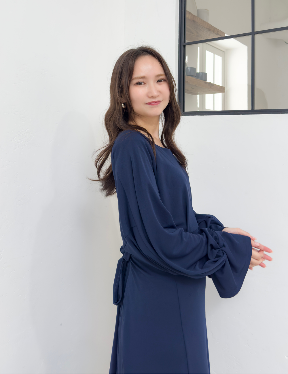 CINEMATIQ ウエストリボンワンピ ネイビー アップ モデル着用