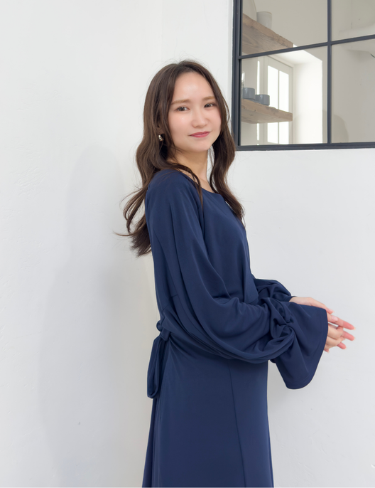 CINEMATIQ ウエストリボンワンピ ネイビー アップ モデル着用