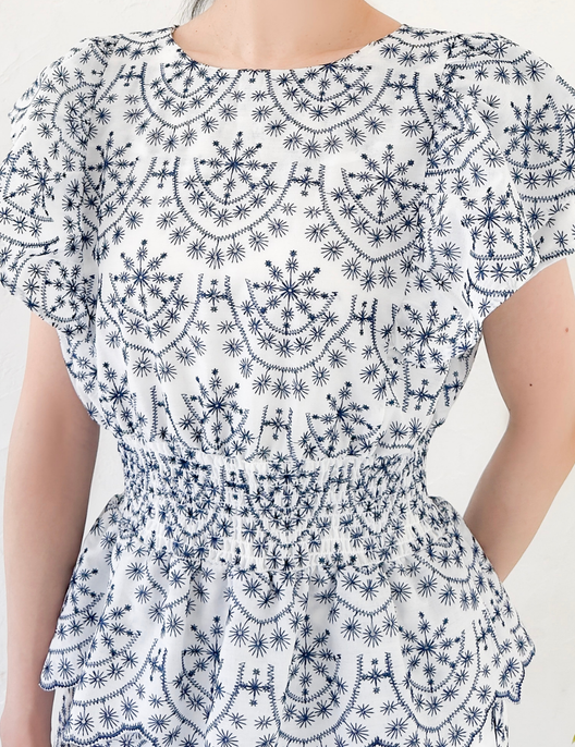 元鈴木さん 総刺繍ペプラムワンピ ネイビー シネマティック cinematiq 元鈴木さん 総刺繍ペプラムワンピ ネイビー シネマティック cinematiq