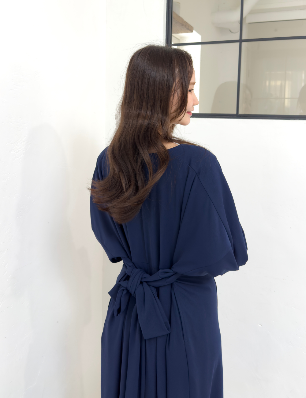 CINEMATIQ ウエストリボンワンピ ネイビー アップ モデル着用