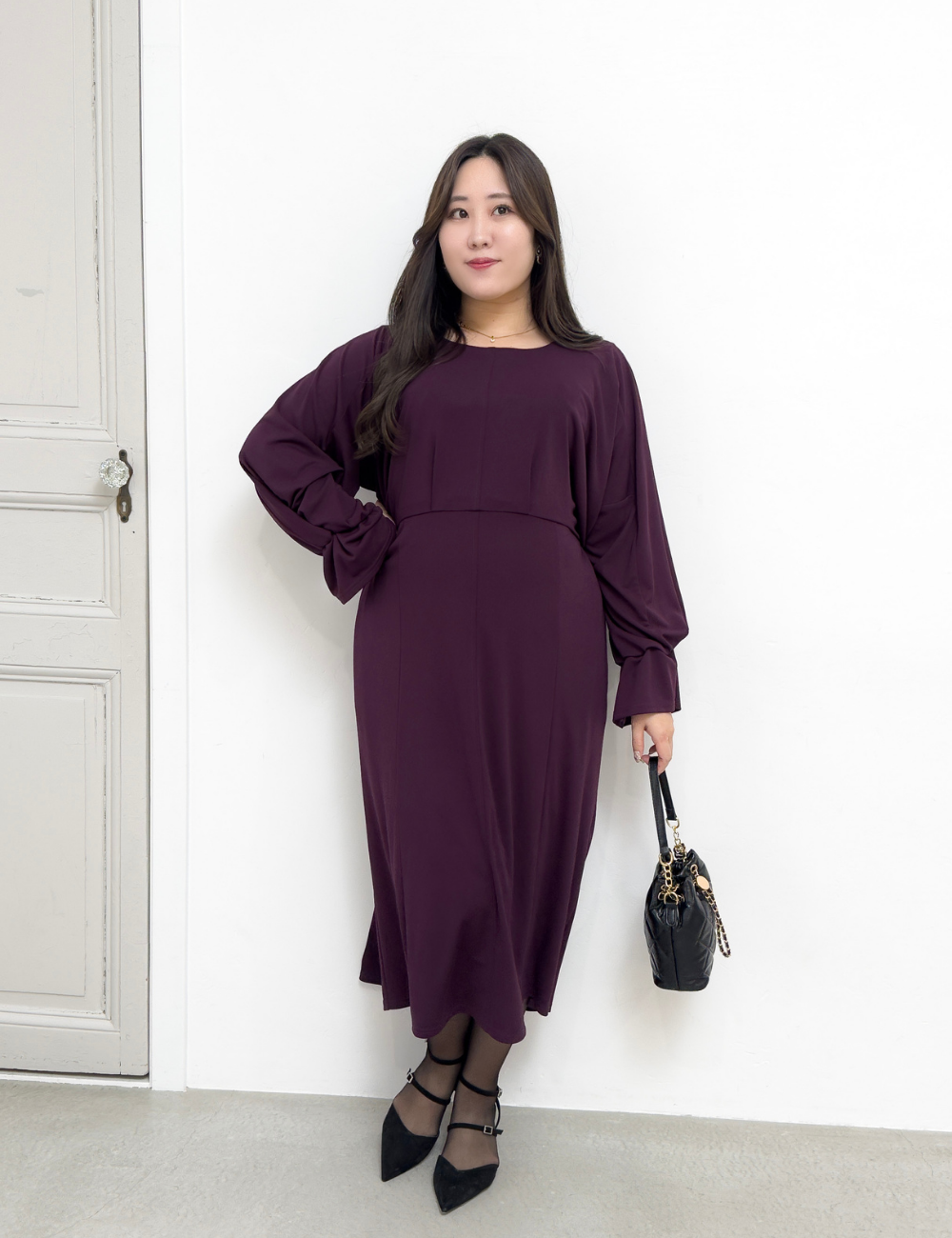 CINEMATIQ ウエストリボンワンピ ボルドー 正面 モデル着用