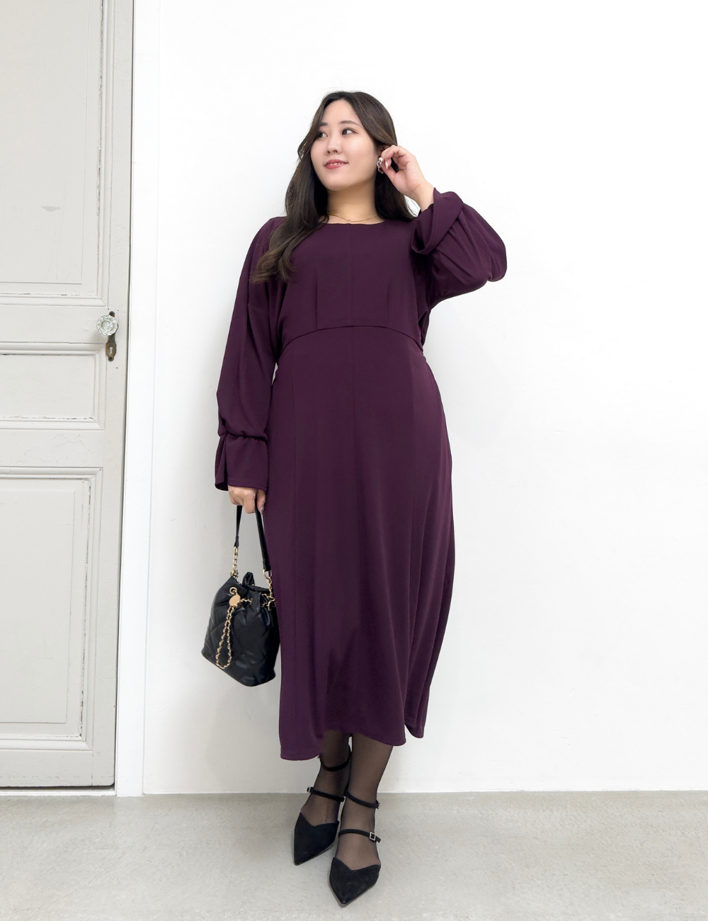 CINEMATIQ ウエストリボンワンピ ボルドー 正面 モデル着用