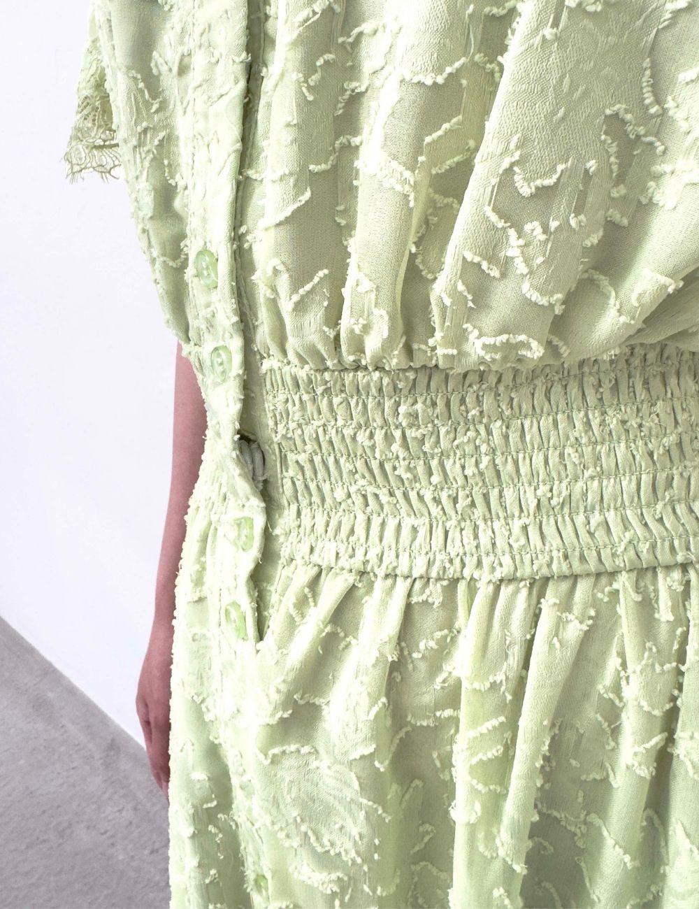 CINEMATIQ カットジャガードワンピ ライトグリーン ディティール