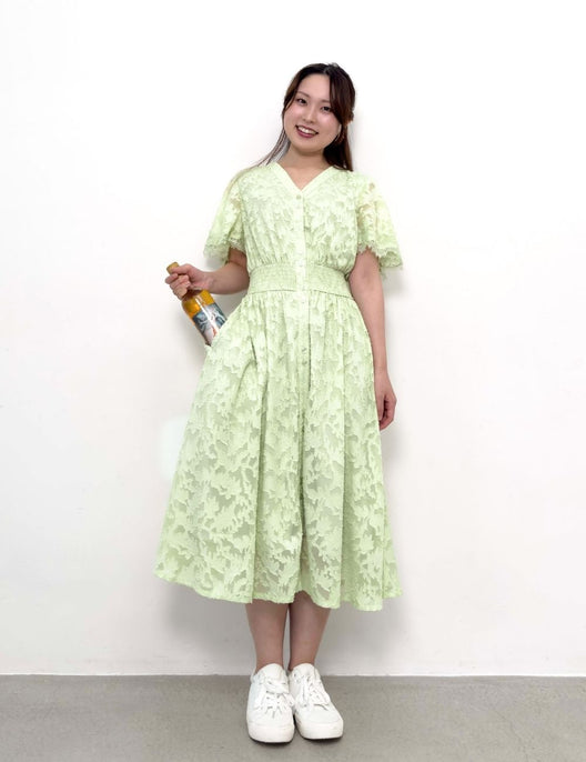 CINEMATIQ カットジャガードワンピ ライトグリーン 正面 モデル着用