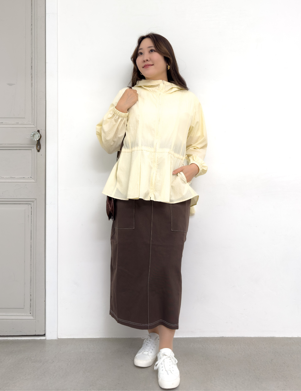 CINEMATIQ 撥水UVカットパーカー アイボリー 正面 モデル着用