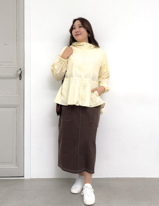 CINEMATIQ 撥水UVカットパーカー アイボリー 正面 モデル着用