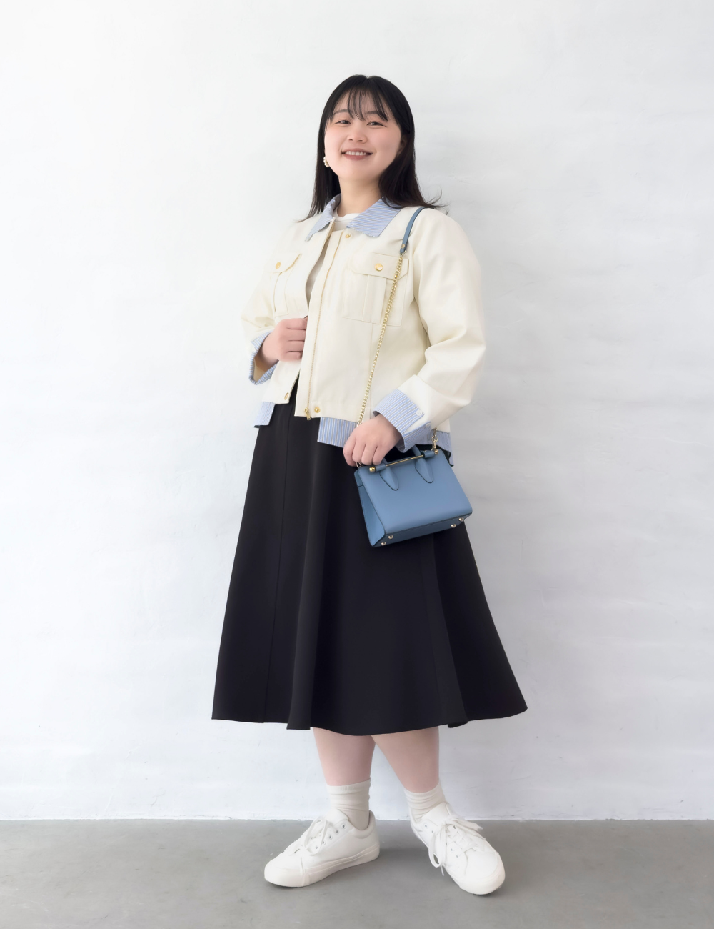 CINEMATIQ ピンタックフレアスカート ブラック 斜め モデル着用