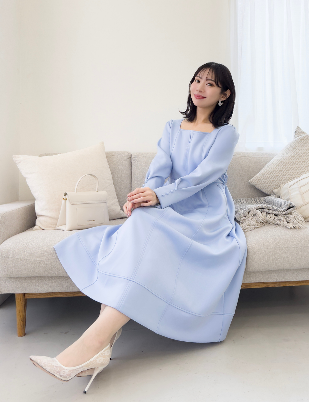 CINEMATIQ キーネックポンチワンピ ライトブルー 斜め モデル着用