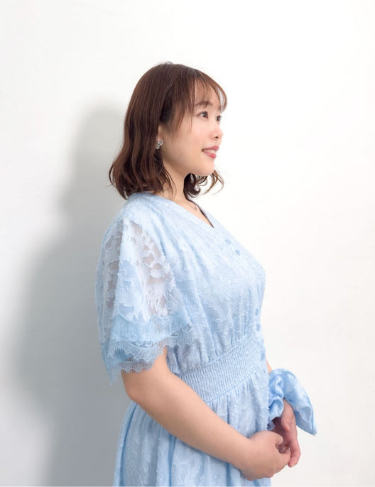 CINEMATIQ カットジャガードワンピ ライトブルー アップ モデル着用