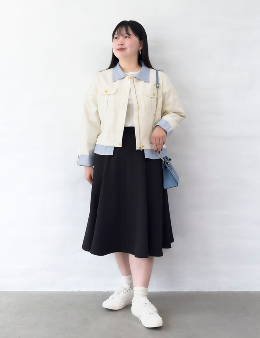 CINEMATIQ ピンタックフレアスカート ブラック 正面 モデル着用