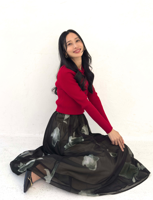 CINEMATIQ オーガンジースカート ブラック 横 モデル着用