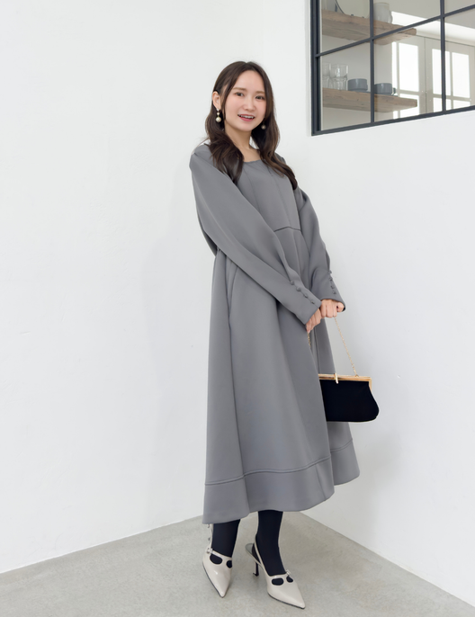 CINEMATIQ キーネックポンチワンピ グレー 斜め モデル着用