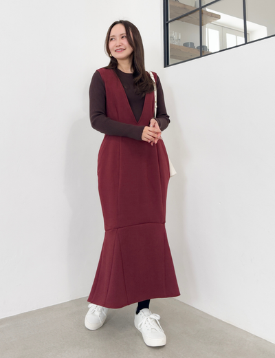 CINEMATIQ 【べーシックライン】ダブルポケットジャンパースカート マルーンレッド 正面 モデル着用