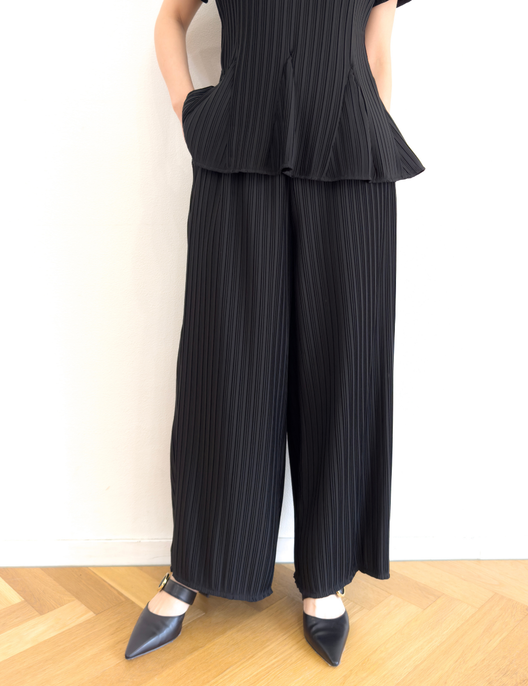 セットアップ可能】プリーツストレートパンツ| CINEMATIQ by Pinup Closet セットアップ可能】プリーツストレートパンツ| CINEMATIQ by Pinup Closet