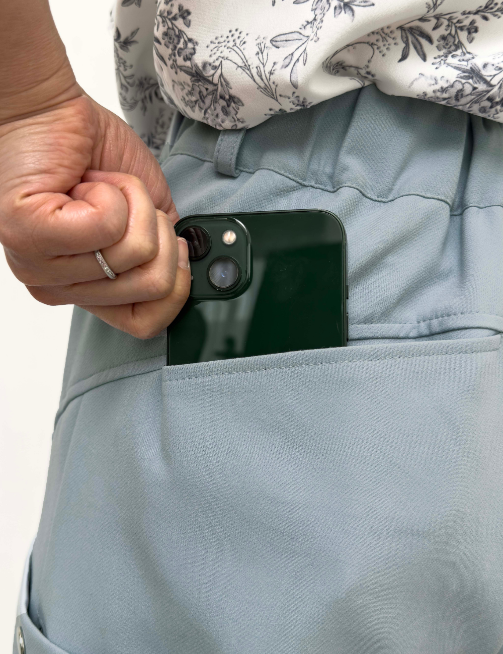 CINEMATIQ 8ポケットワイドパンツ ライトブルー ディティール