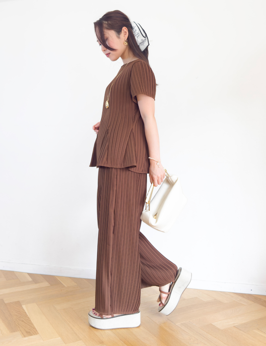 セットアップ可能】プリーツストレートパンツ| CINEMATIQ by Pinup Closet セットアップ可能】プリーツストレートパンツ| CINEMATIQ by Pinup Closet